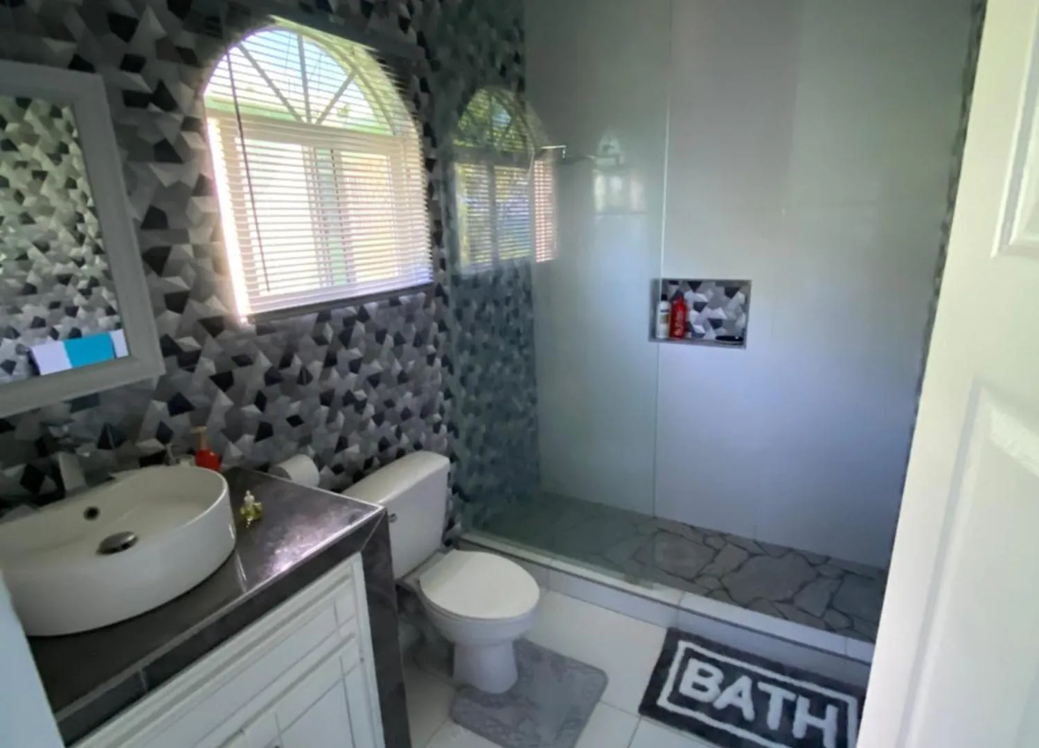 Chrewans Enterprise Ltd Bed & Breakfast Montego Bay Jamaica